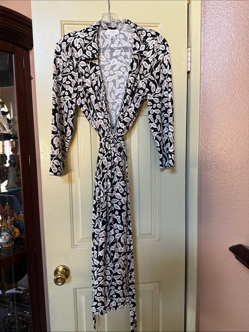 LOFT Black & White Leaf-Print Tie-Waist Robe